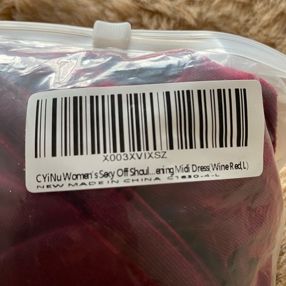 BNWT CYiNu Women's Sexy Off Shoulder Velvet Dress V Neck size large - Picture 9 of 9